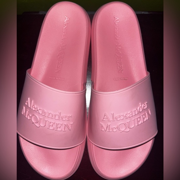 Alexander McQueen Women’s Logo Patch Pool Slides, Pastel Pink Size 41+(US 11.5) - Picture 8 of 10